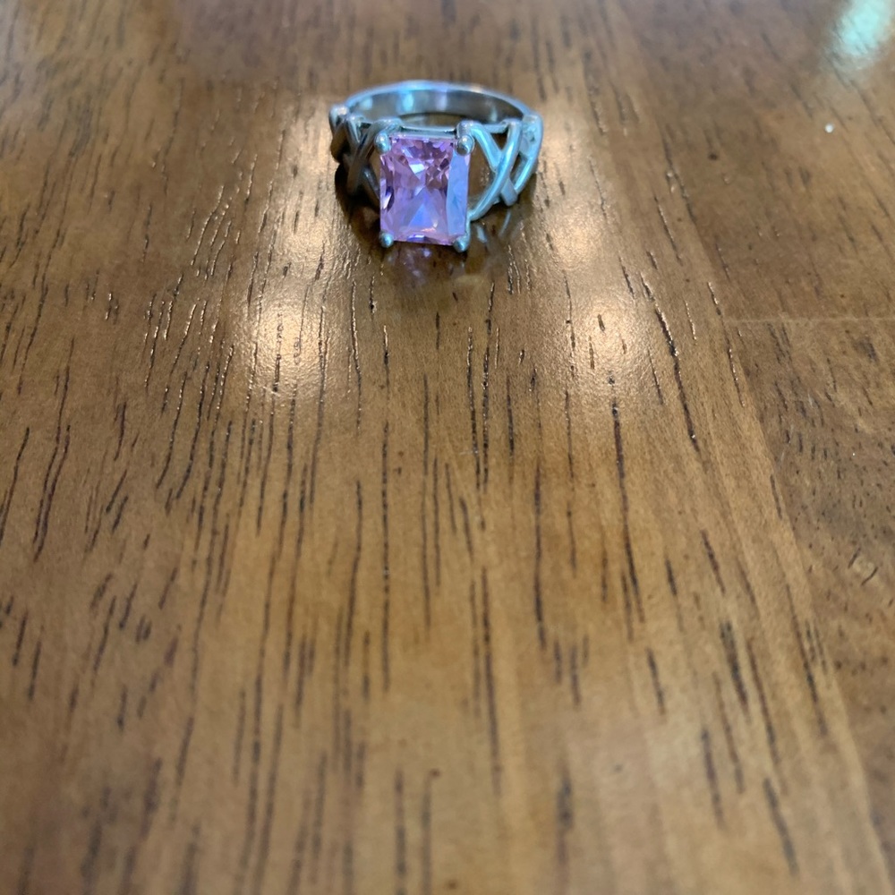 Beautiful sterling silver ring with square pink CZ - Picture 7 of 9